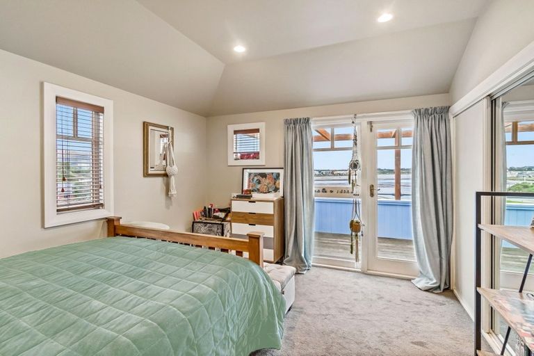 Photo of property in 28 Main Road, Mount Pleasant, Christchurch, 8081