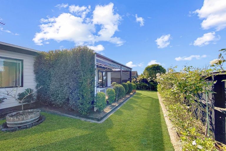 Photo of property in 19a Akoranga Drive, Northcote, Auckland, 0627