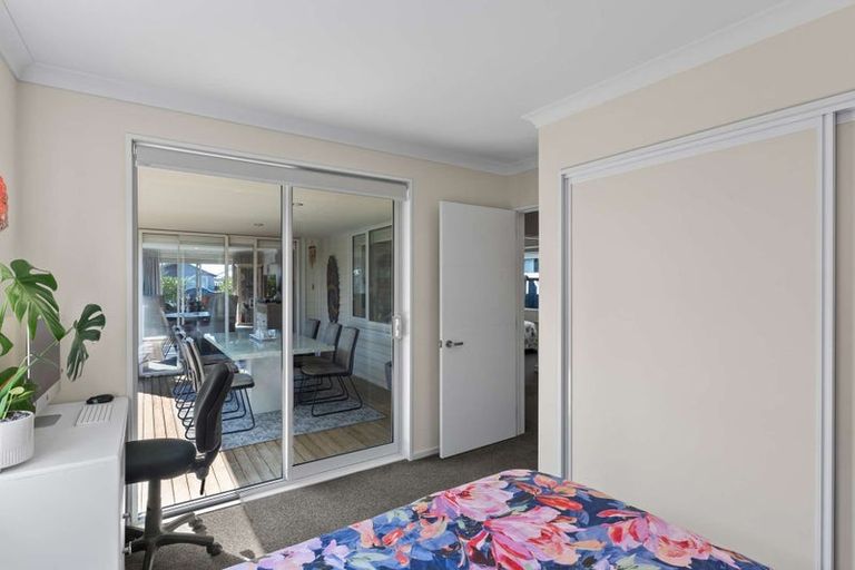 Photo of property in 17 Pounamu Place, Pegasus, 7612