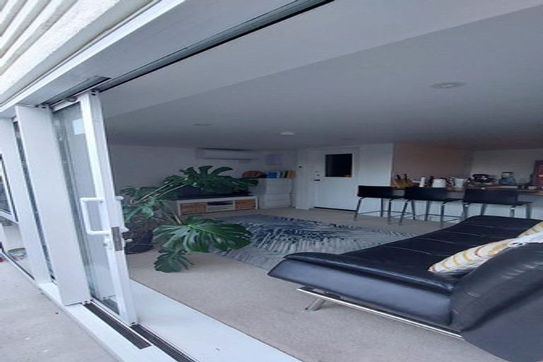 Photo of property in 29 Kingston Heights Road, Kingston, Wellington, 6021