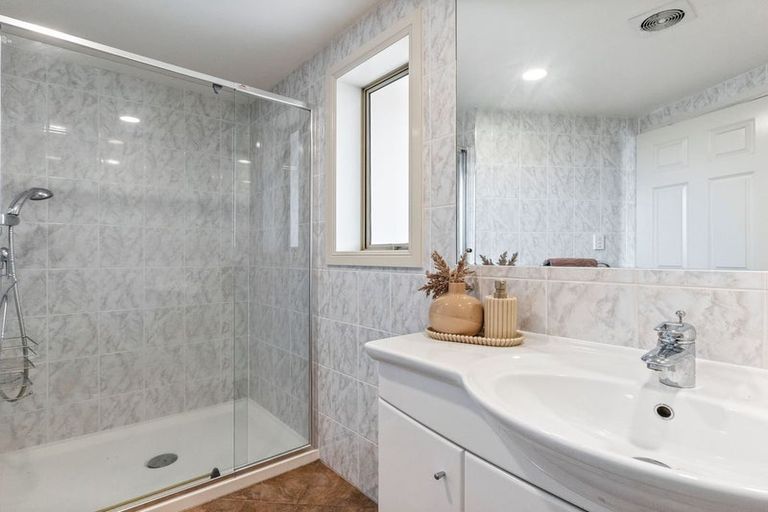 Photo of property in 30 Waikura Drive, Te Atatu Peninsula, Auckland, 0610