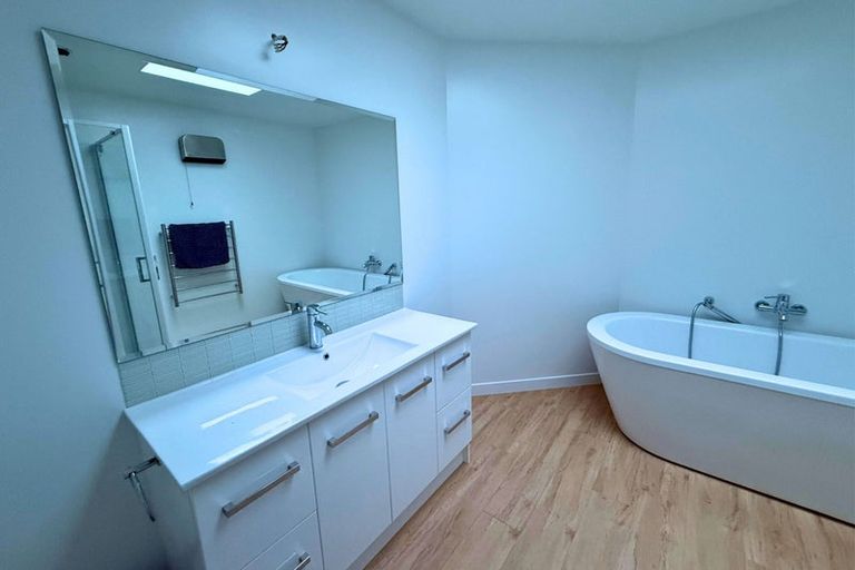 Photo of property in 8 Warbler Lane, Albert Town, Wanaka, 9305