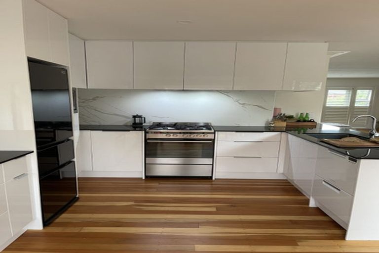 Photo of property in 2/1 Korau Road, Greenlane, Auckland, 1051