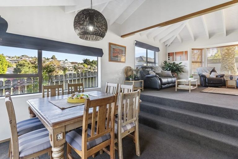 Photo of property in 33 Channing Crescent, Botany Downs, Auckland, 2010