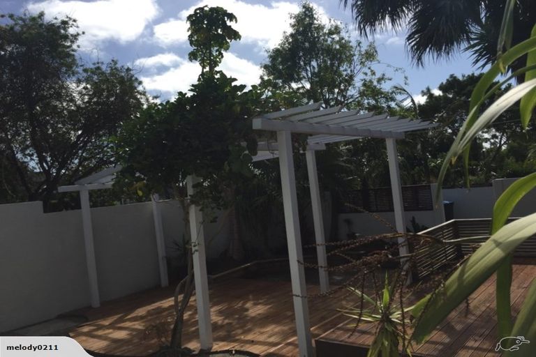 Photo of property in 17 Massey Avenue, Greenlane, Auckland, 1061