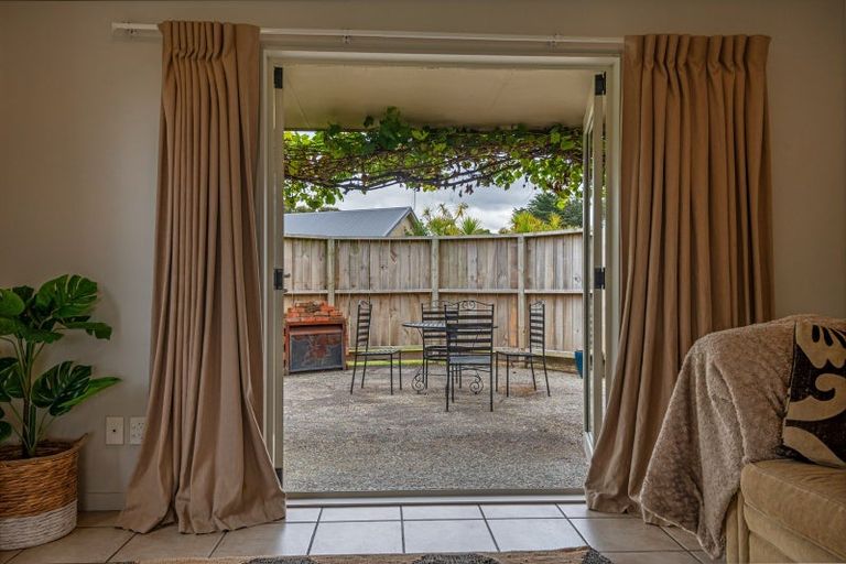 Photo of property in 76 Polson Hill Drive, Aokautere, Palmerston North, 4471