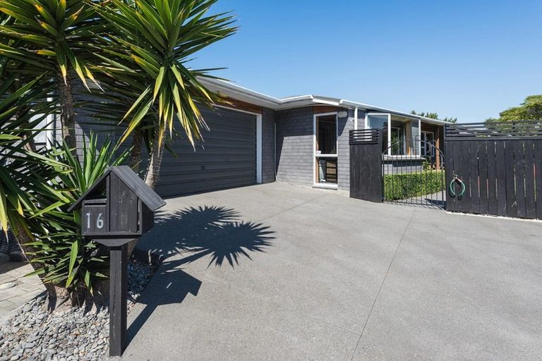 Photo of property in 16 Orlando Crescent, Waimairi Beach, Christchurch, 8083