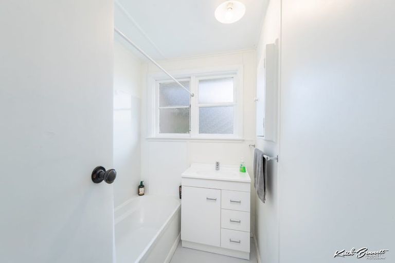 Photo of property in 13 Dorset Grove, Cannons Creek, Porirua, 5024