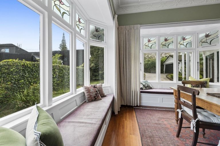 Photo of property in 18 Ridge Lane, New Plymouth, 4310