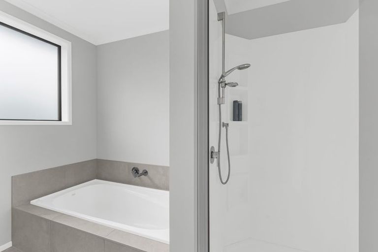 Photo of property in 14 Discovery Place, Marfell, New Plymouth, 4310