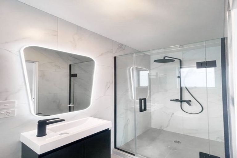 Photo of property in 53d Edmonton Road, Henderson, Auckland, 0612