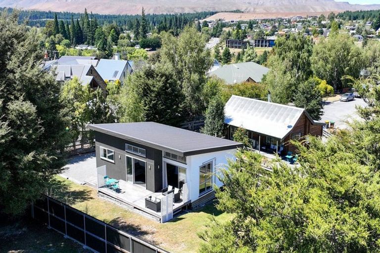 Photo of property in 21 Aorangi Crescent, Lake Tekapo, 7999