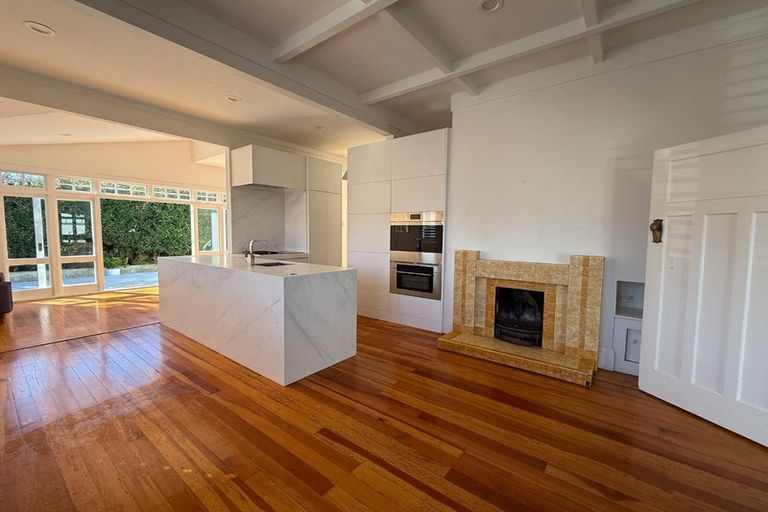 Photo of property in 6 Belle Vue Avenue, Northcote Point, Auckland, 0627
