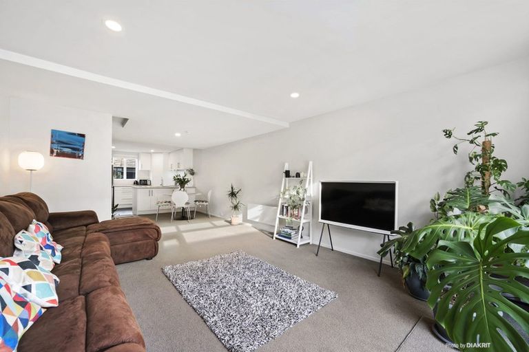 Photo of property in Victoria Villas, 42/35 Pirie Street, Mount Victoria, Wellington, 6011