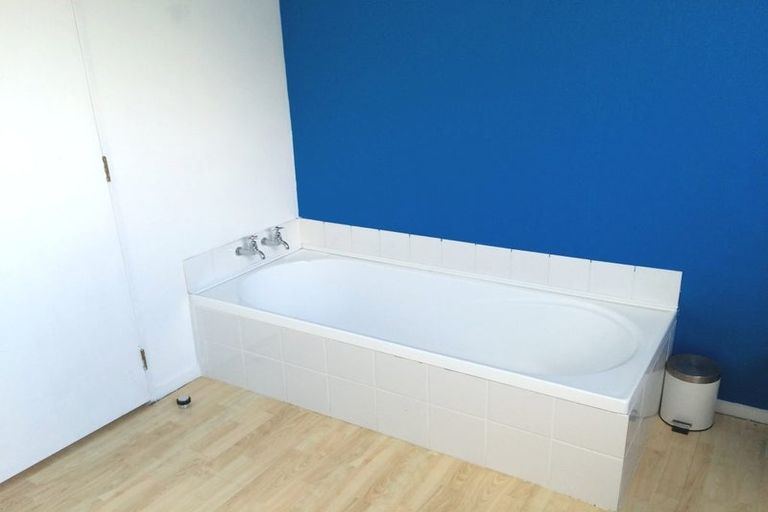 Photo of property in 2/50 Chartwell Avenue, Glenfield, Auckland, 0629