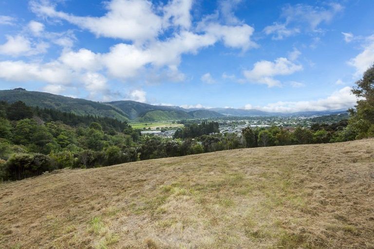 Photo of property in 42 Sylvan Way, Silverstream, Upper Hutt, 5019