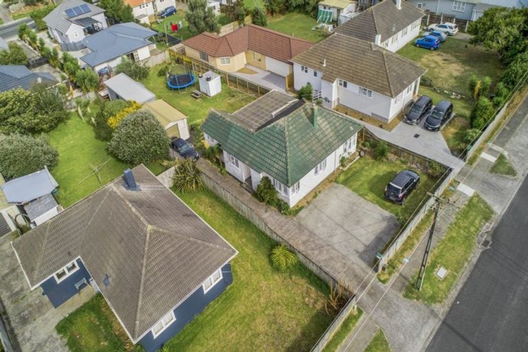 Photo of property in 15 Arimu Road, Papakura, 2110