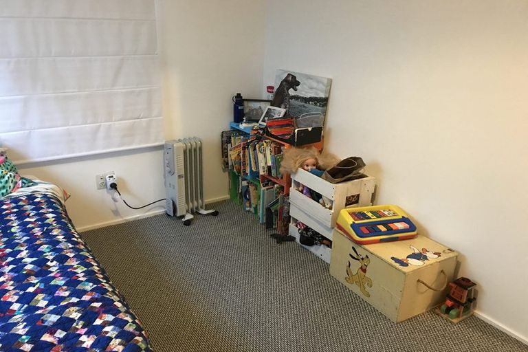 Photo of property in 77 Kaikoura Street, Maupuia, Wellington, 6022