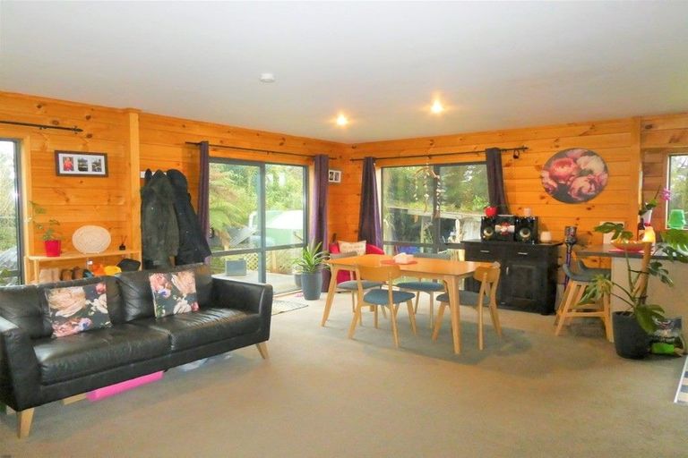 Photo of property in 33 Golf Links Road, Kaiata, Greymouth, 7805