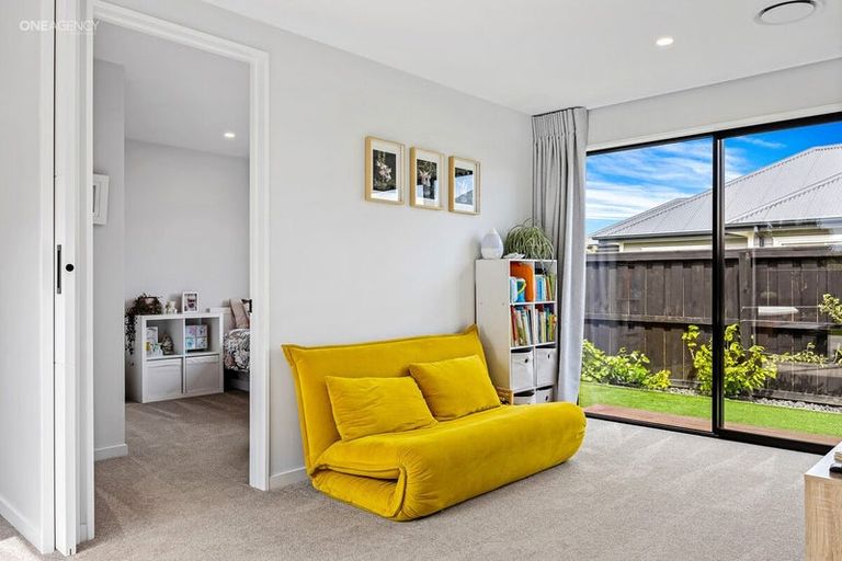 Photo of property in 12 Oakville Close, Rangiora, 7400