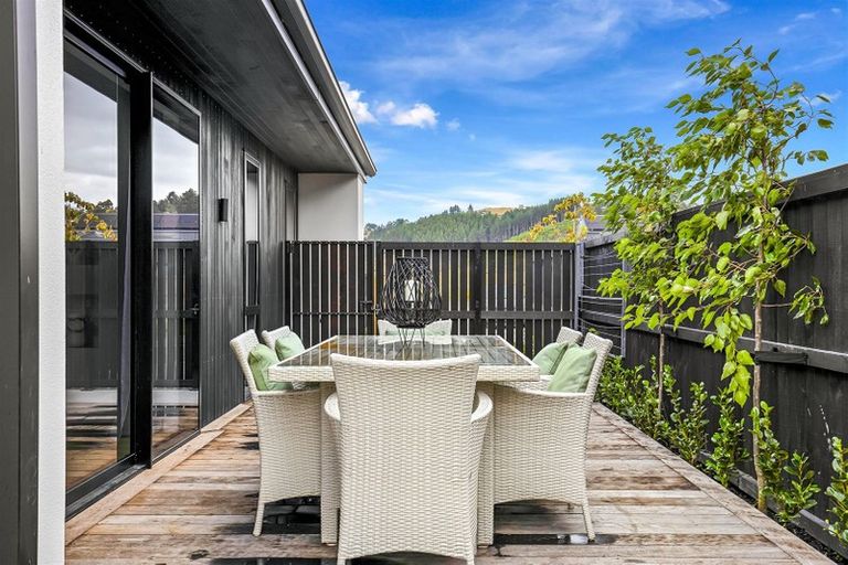 Photo of property in 6 Old Stone Lane, Cracroft, Christchurch, 8022