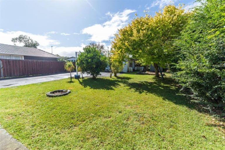 Photo of property in 3 Tamariki Avenue, Kelston, Auckland, 0602