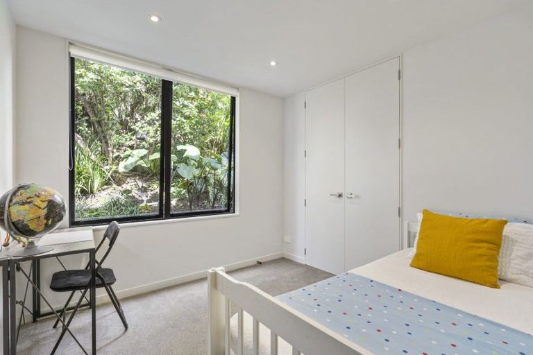 Photo of property in 15b Verran Road, Birkenhead, Auckland, 0626