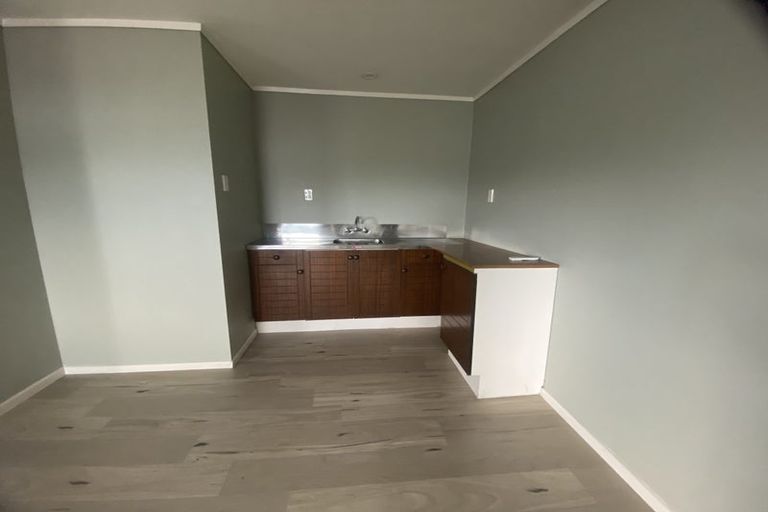 Photo of property in 5 Gregg Place, Sunnyvale, Auckland, 0612