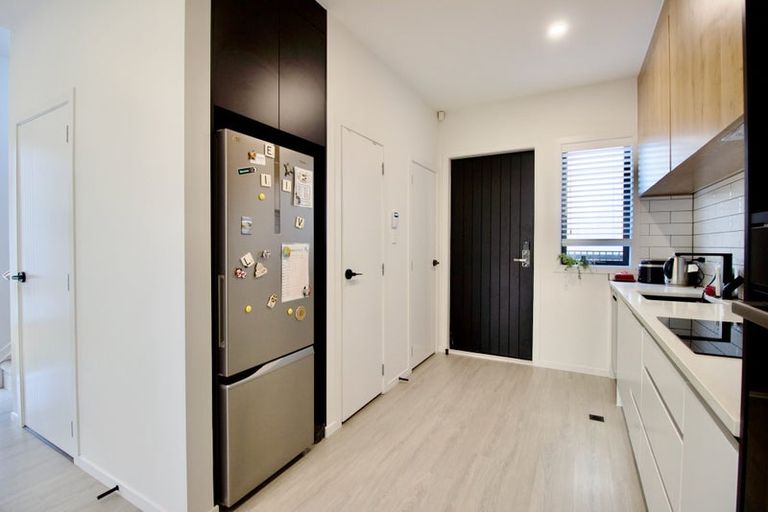 Photo of property in 2a Mcquoid Place, Glenfield, Auckland, 0629