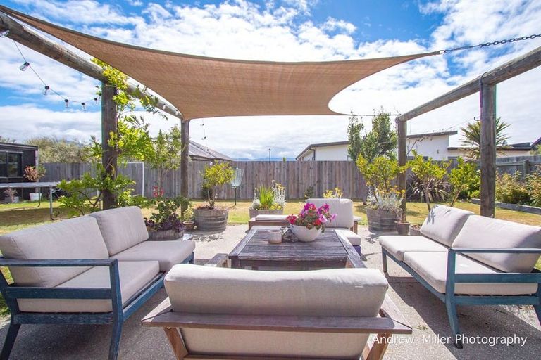 Photo of property in 16 Kingfisher Crescent, Albert Town, Wanaka, 9305