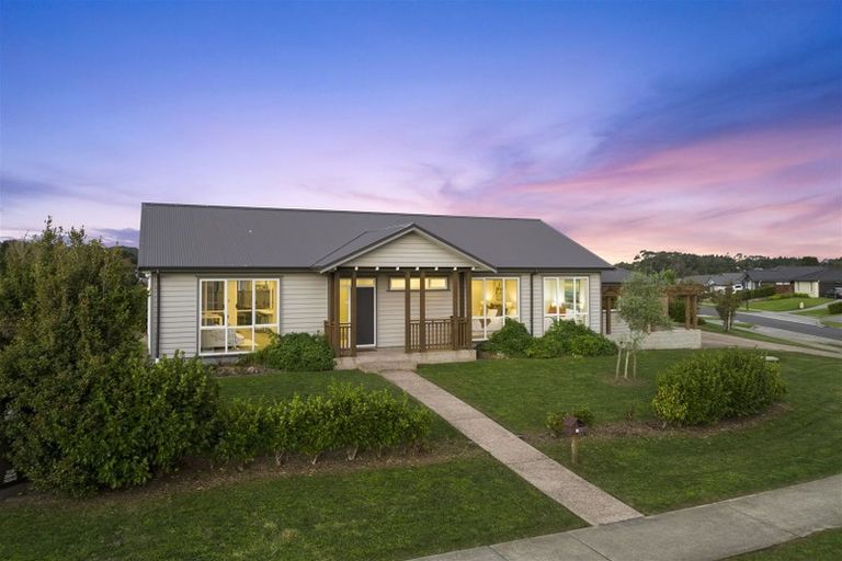 Photo of property in 24 Malbec Place, Huapai, Kumeu, 0810