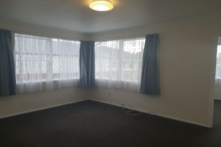 Photo of property in 6 Knox Road, Swanson, Auckland, 0612