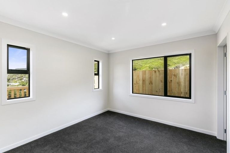 Photo of property in 6 Pihipihi Way, Crofton Downs, Wellington, 6035