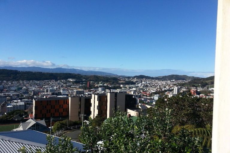 Photo of property in 88 Kelburn Parade, Kelburn, Wellington, 6012