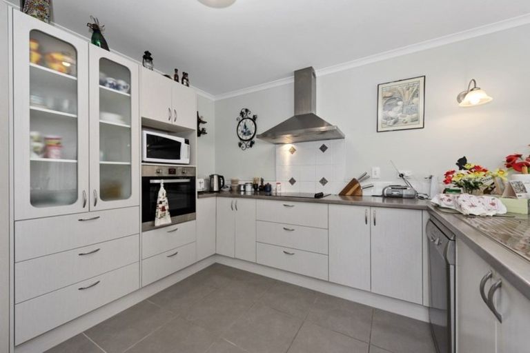 Photo of property in 8 Ruske Place, Grandview Heights, Hamilton, 3200