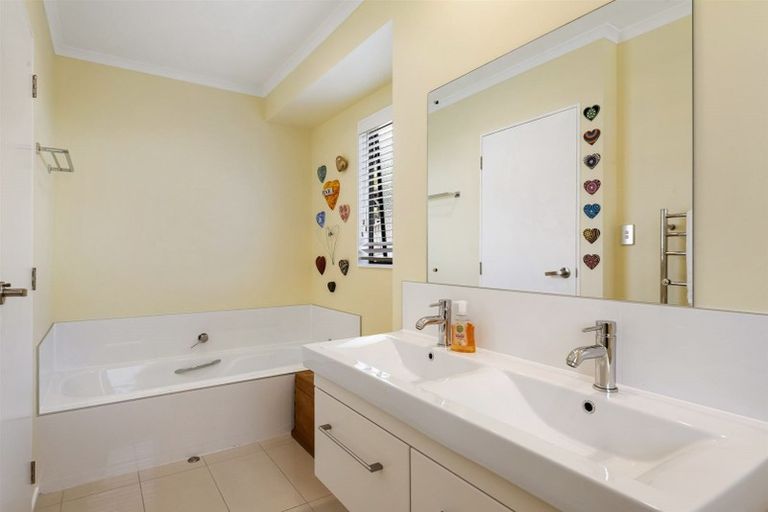 Photo of property in 1/45 Weatherly Road, Torbay, Auckland, 0630