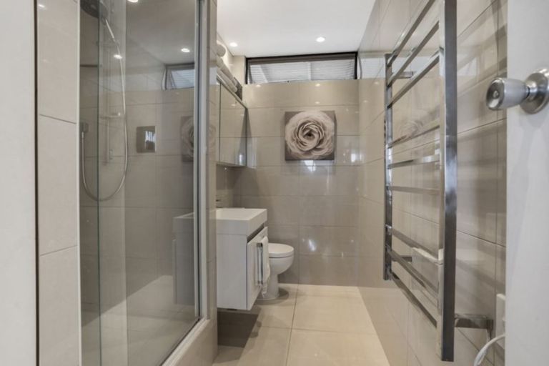 Photo of property in 3/73 Princes Street, Northcote Point, Auckland, 0627