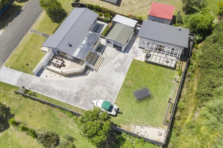 Photo of property in 30 Uenuku Avenue, Raglan, 3225