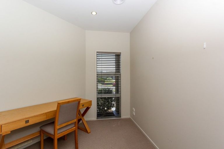 Photo of property in 4 Links Drive, Waiwhakaiho, New Plymouth, 4312