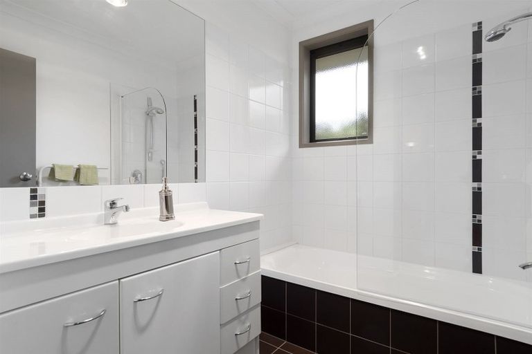 Photo of property in 49 Discovery Avenue, Welcome Bay, Tauranga, 3112