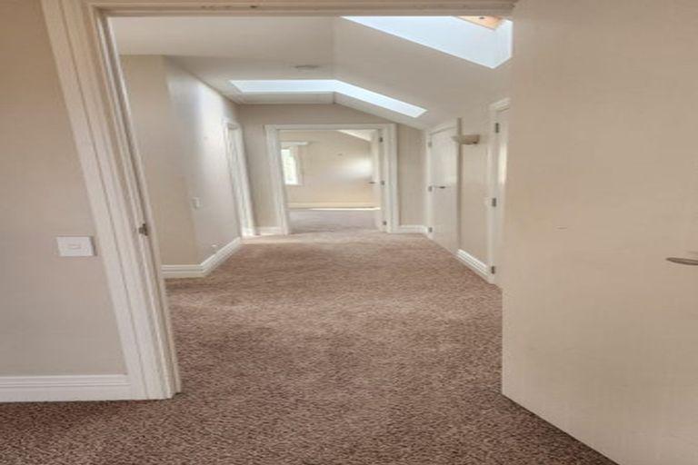 Photo of property in 186 Boord Crescent, Kumeu, 0891