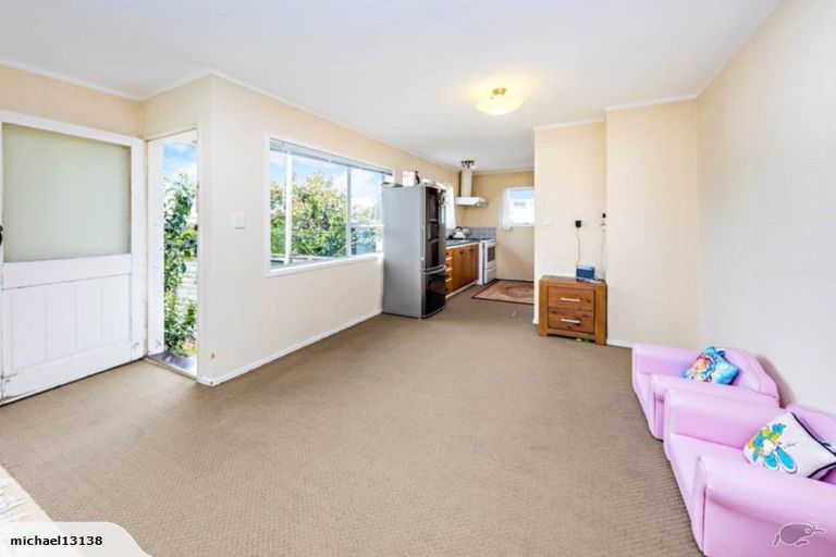 Photo of property in 1/47 Larne Avenue, Pakuranga Heights, Auckland, 2010