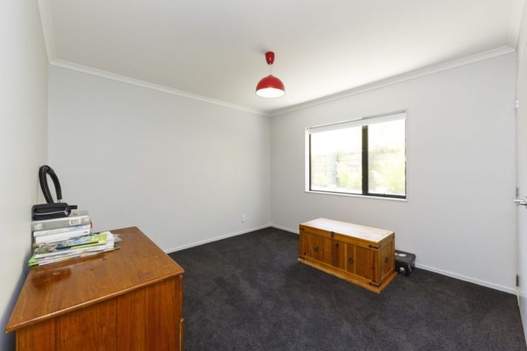 Photo of property in 20 La Lena Grove, Fitzherbert, Palmerston North, 4410