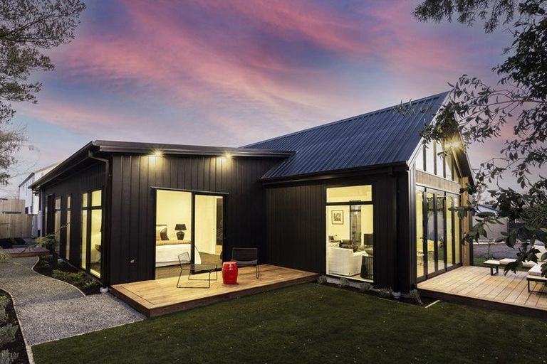 Photo of property in 112 Paparoa Street, Papanui, Christchurch, 8053