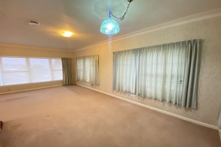 Photo of property in 1/1 Benders Avenue, Hillcrest, Auckland, 0627