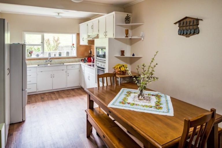 Photo of property in 13 Lyndhurst Road, Tawa, Wellington, 5028