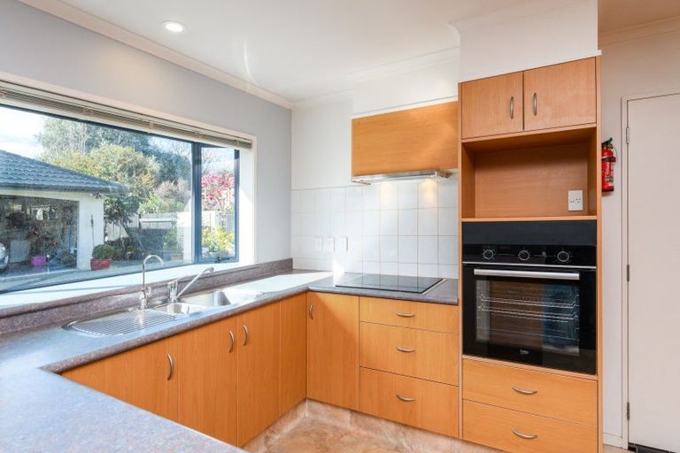 Photo of property in 14 Winston Avenue, Hokowhitu, Palmerston North, 4410