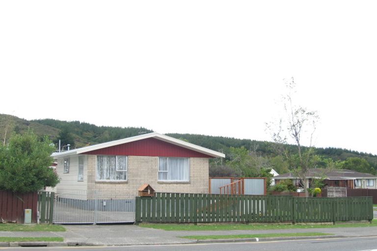 Photo of property in 90 Norana Road, Timberlea, Upper Hutt, 5018
