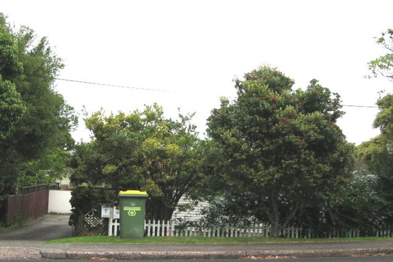 Photo of property in 1/36 Hillcrest Avenue, Hillcrest, Auckland, 0627