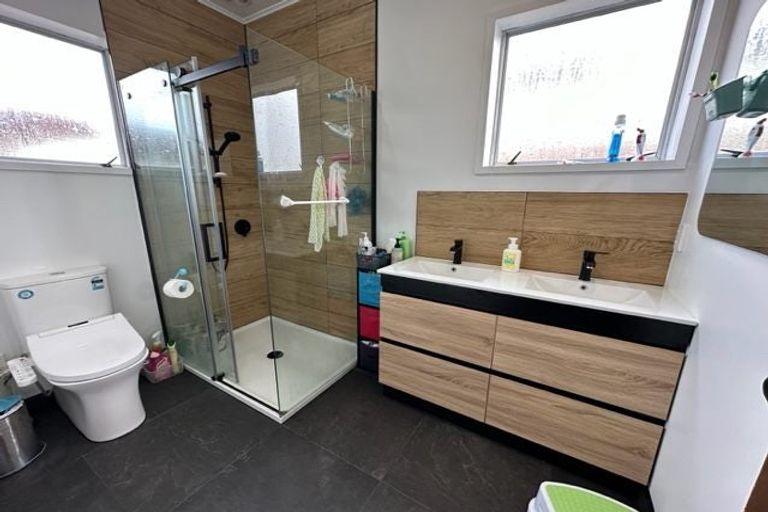 Photo of property in 60a Waimumu Road, Massey, Auckland, 0614